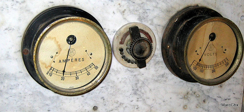 Photo ancien amperemetre et voltmetre