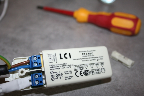 Changer l'alimentation pour remplacer un spot halogène par une LED 12V