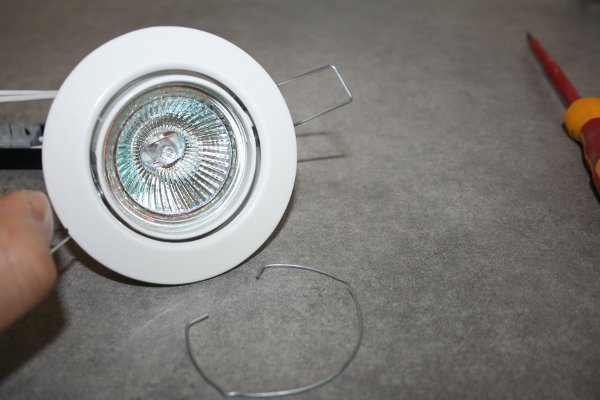 connexion-ampoule-50W-spot-5.