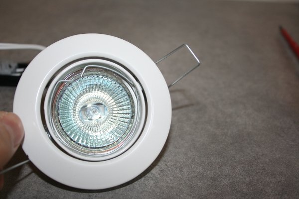 connexion-ampoule-50W-spot-6.