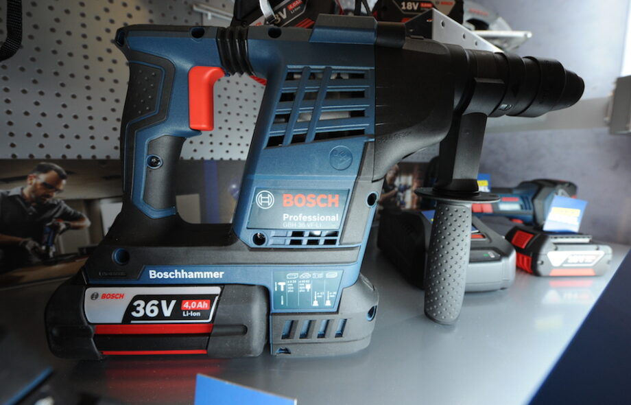 Test du Perforateur Bosch 36V F-Li Plus: du costaud pour vos travaux!