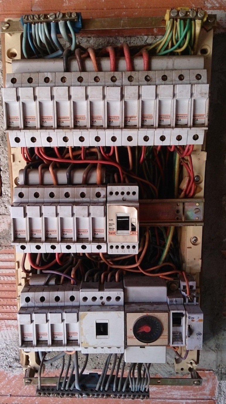 0-tableau-electrique-vetuste