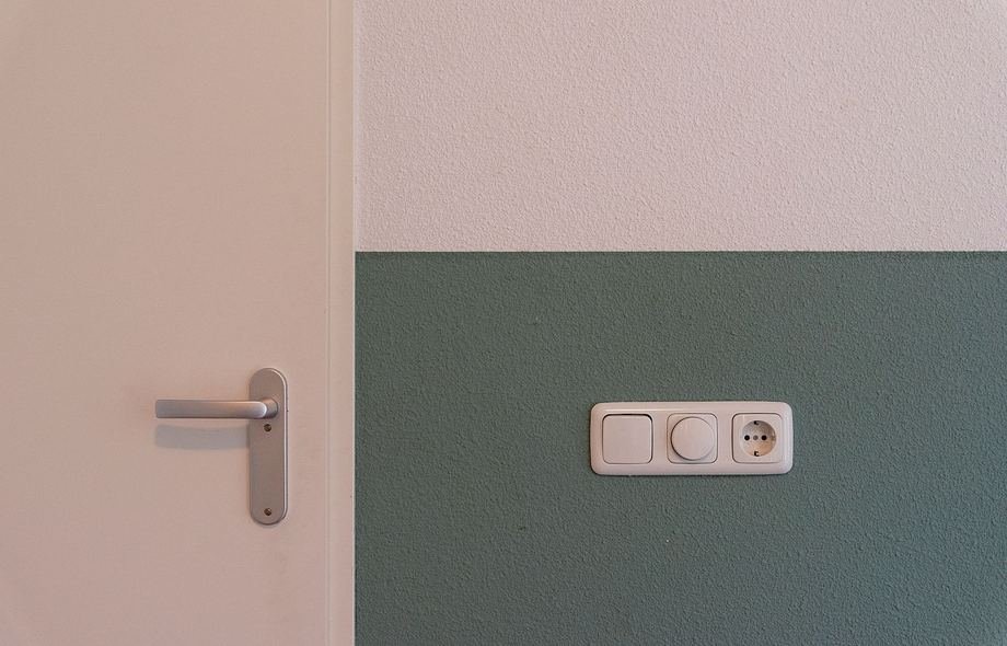 Astuce: Pose d&rsquo;une prise électrique sur carrelage