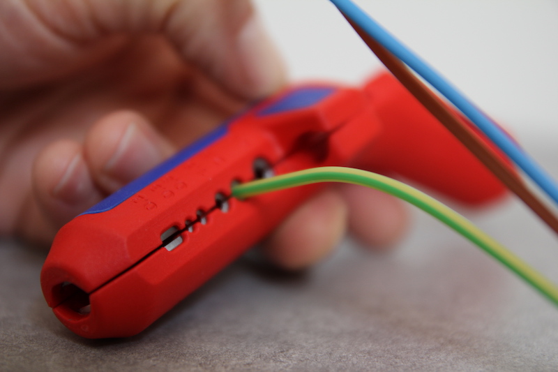 denuder fil électrique outillage test ergostrip knipex