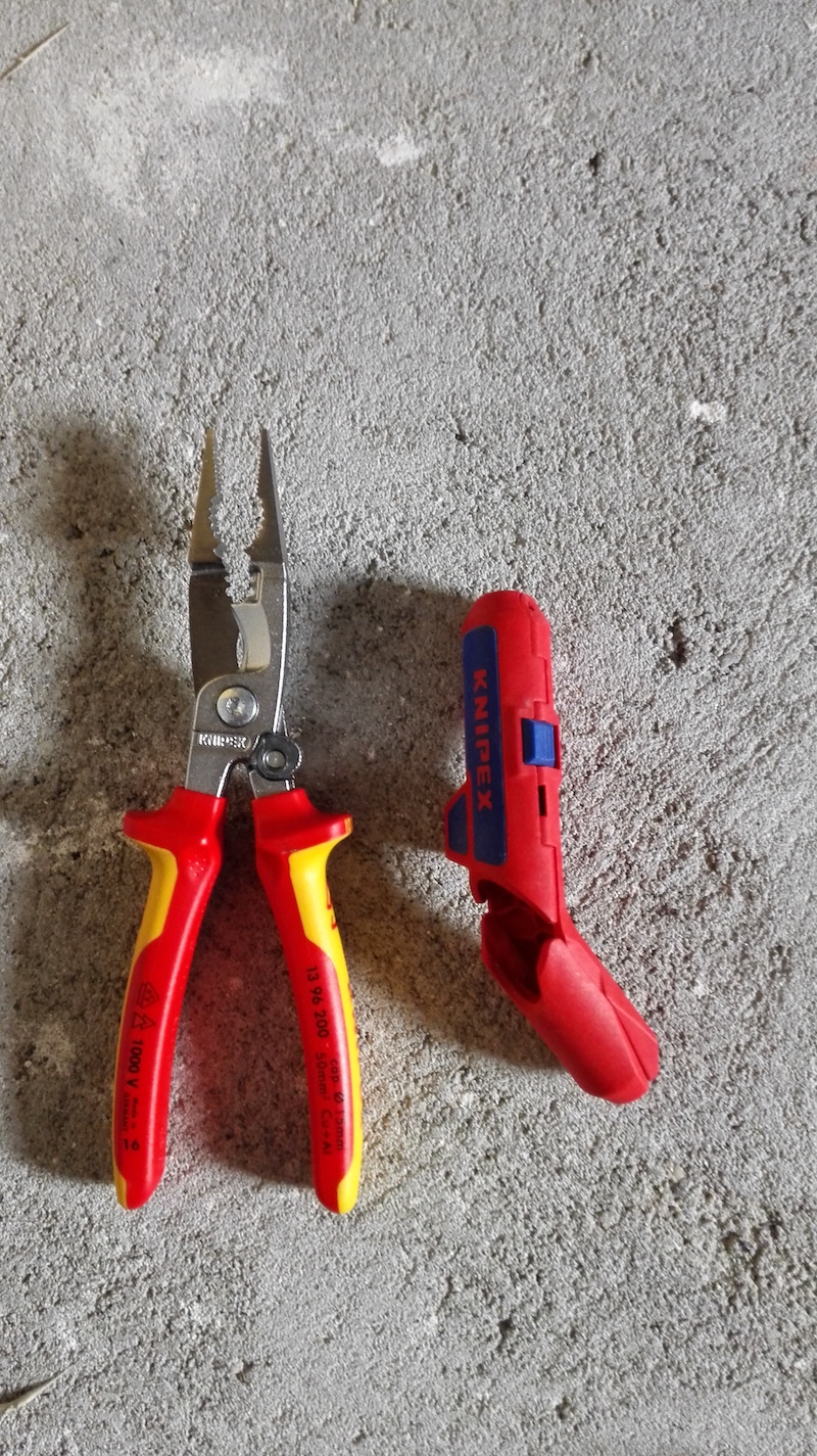 pince electricien knipex 13-96-200 vs ergostrip 16 95 01