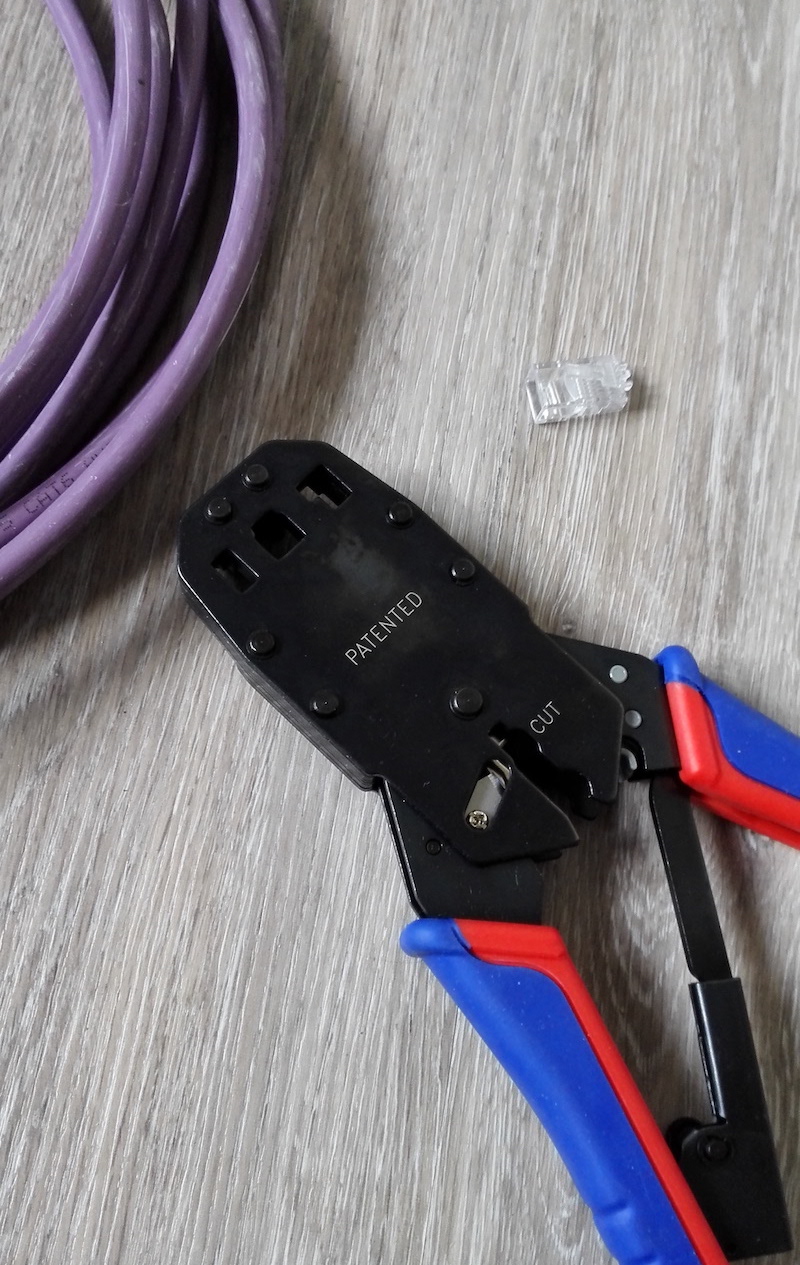 cablage fiche RJ45 pince sertir knipex 975112