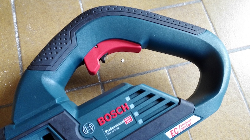 test du modèle Bosch scie sabre GSA 18V32