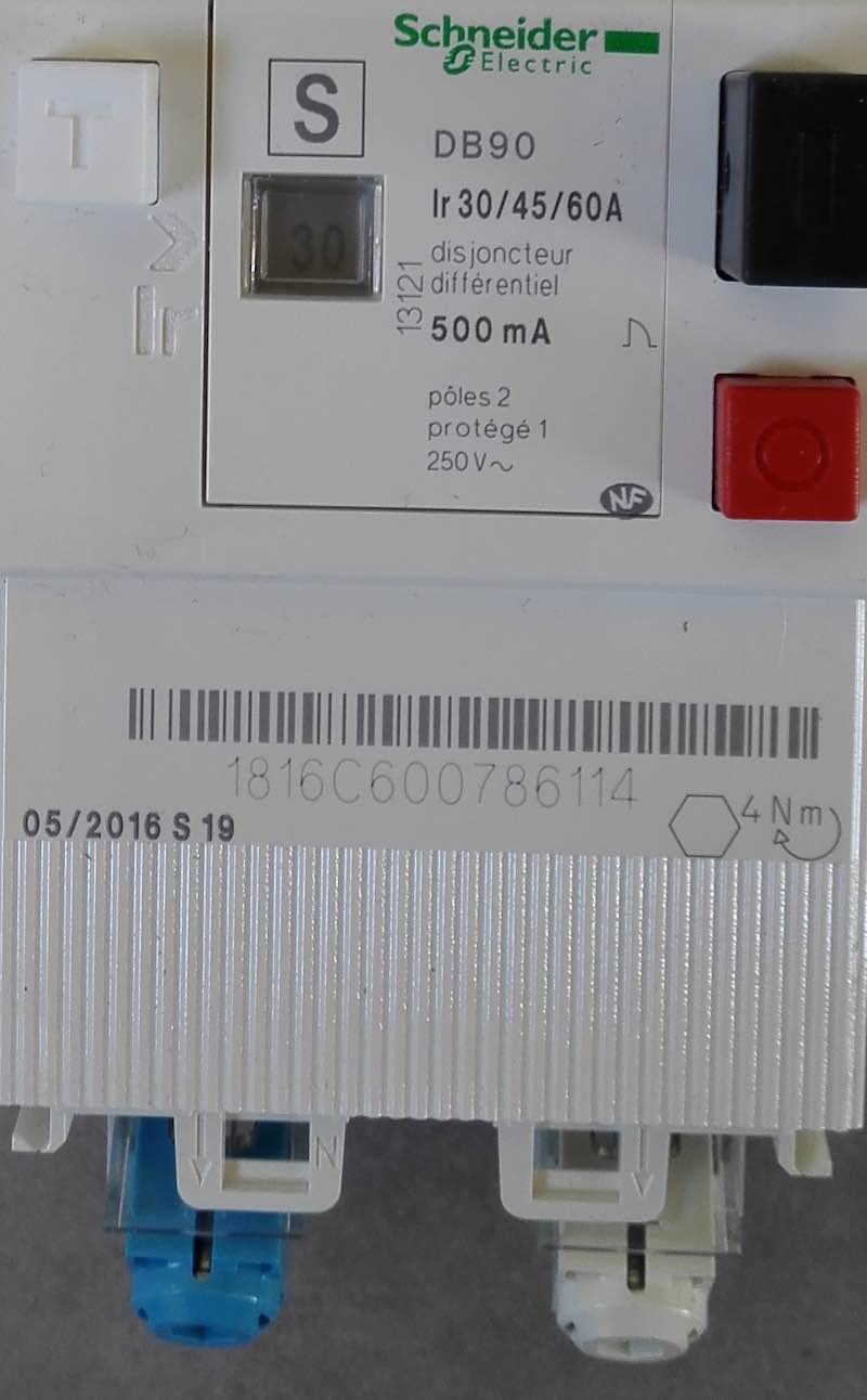 phase à droite ou à gauche? réponse question d'électricité branchement phase à droite sur le matériel électrique