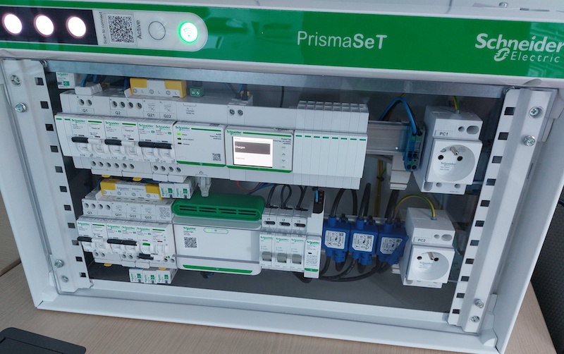 test de l'armoire électrique tertiaire et industrielle PrismaSet Active