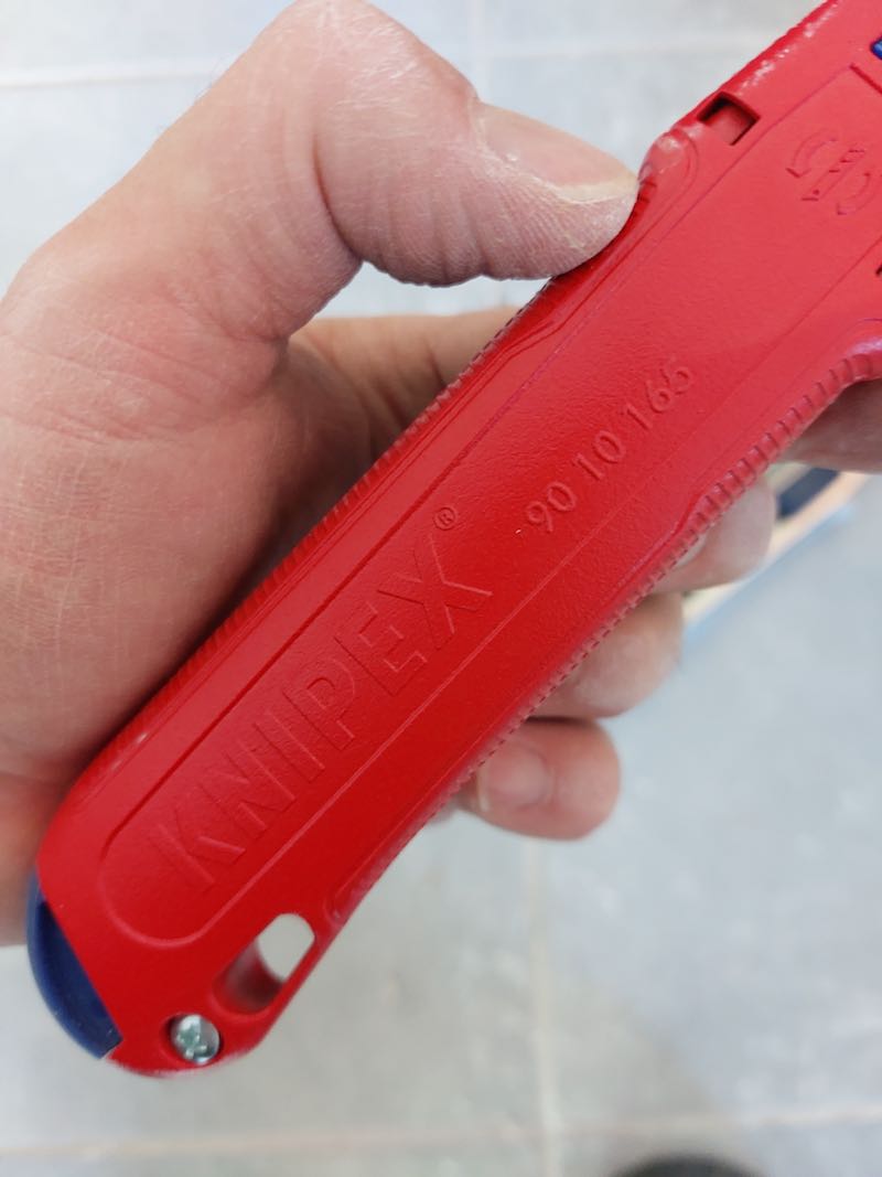 test et avis du cuter pour électricien Knipex Cutix