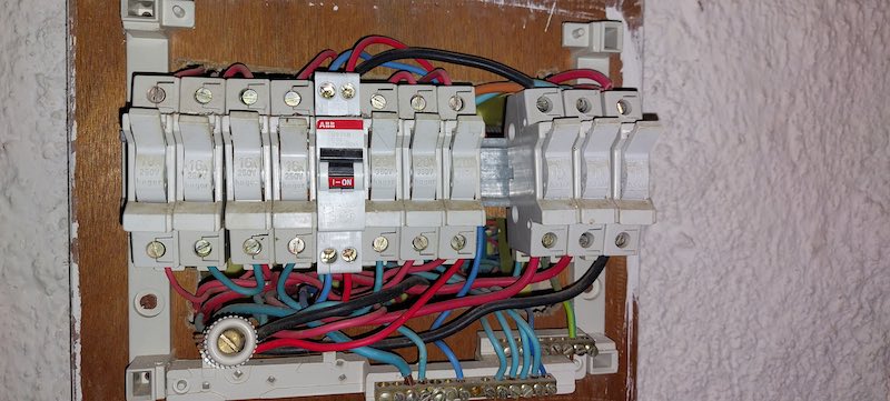 tableau électrique à rénover par un électricien