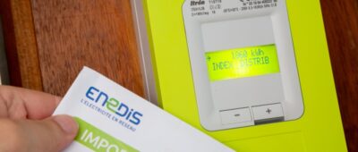 Où peut-on légalement installer un disjoncteur de branchement (DB) ? Intérieur ou extérieur, que dit la norme ?