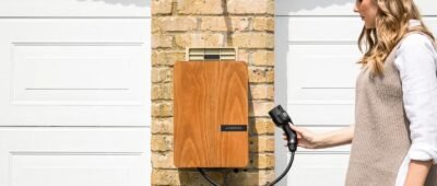 Bornes de recharge monophasées, triphasées, prises renforcées et super chargeurs : le guide complet