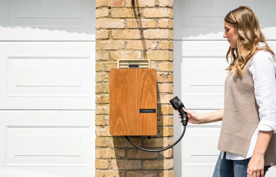 Bornes de recharge monophasées, triphasées, prises renforcées et super chargeurs : le guide complet