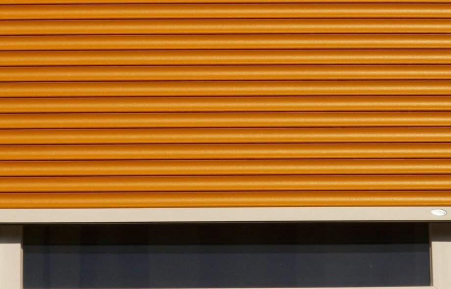 Moderniser son habitat avec des volets roulants électriques : confort, isolation et domotique