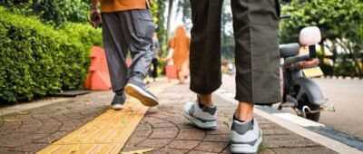 Bande de guidage PMR : Réglementation et Solutions d&rsquo;installation