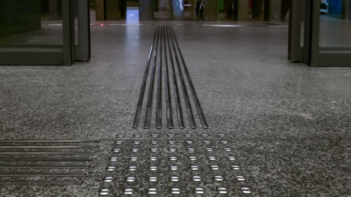 bandes de guidage pour PMR