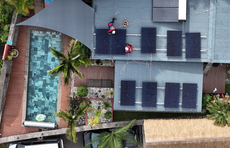 Installer des panneaux solaires à La Réunion : spécificités, coûts et économies