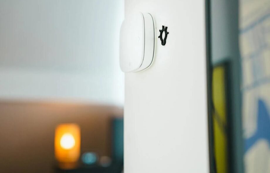 Interrupteur connecté sans neutre : 5 solutions qui fonctionnent