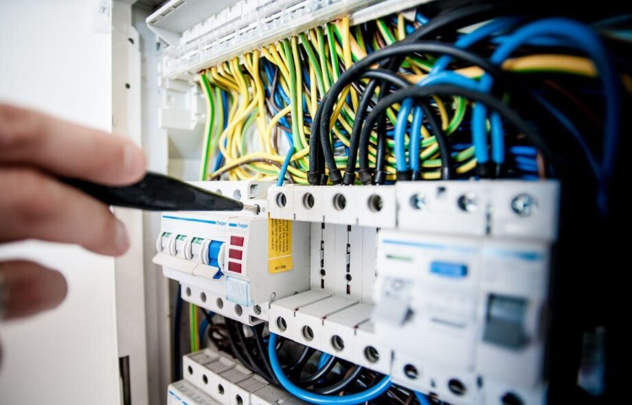 Mise en conformité électrique terminée : souscrire une assurance habitation juste après les travaux