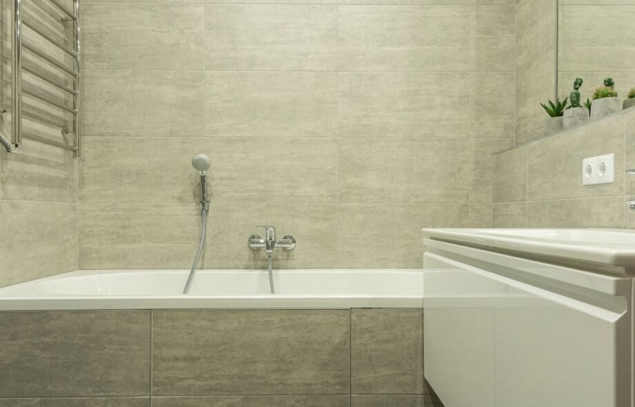 Rénovation de salle de bains : les erreurs courantes lors de la sélection de votre artisan