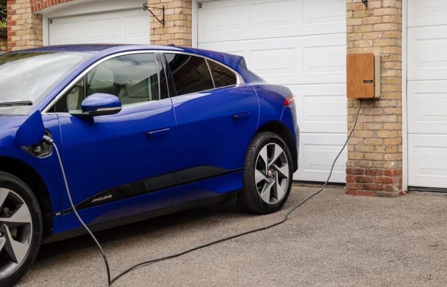 Aides pour une borne de recharge en 2026 : ADVENIR, crédit d&rsquo;impôt, TVA